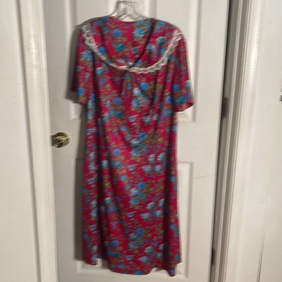 Yakko Floral Pull Over Shift Dress - Picture 1 of 4